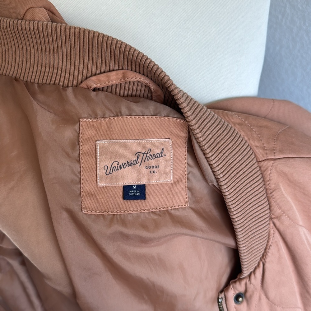 Universal thread quilted bomber jacket EUC - Picture 6 of 6